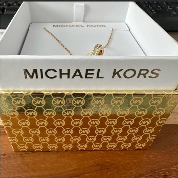 NEW MICHAEL KORS GOLD TONE CHAIN,INTERLOCKING CRYSTAL PENDANT NECKLACE MKJ7359 - Picture 3 of 3